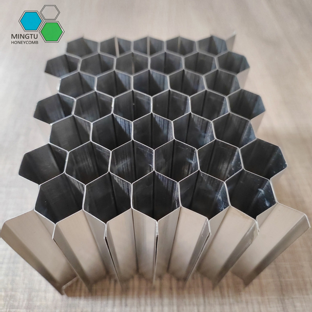 304 316L Stainless Steel Honeycomb Core Corrosion Resistant Industrial Metal Honeycomb Substrate